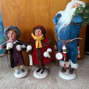 Festive Caroler Figurine Set - Multicolor